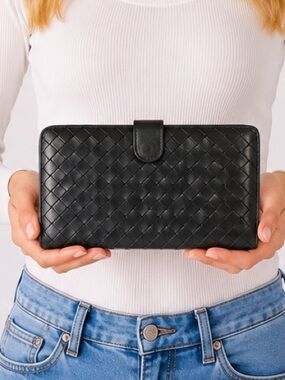 Bottega Veneta Black Leather Wallet!
